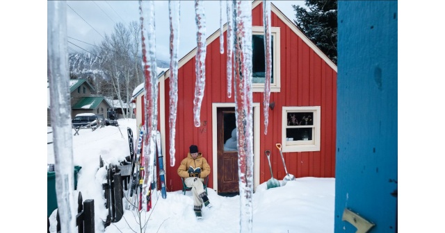 TOP 8 WARM AND COMFORTABLE jackets for winter days from Basecamp Shop